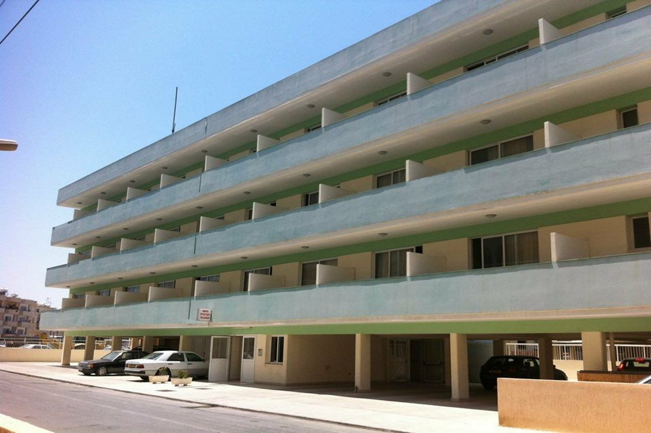 Tsokkos 7 Aparthotel Larnaca Exterior photo